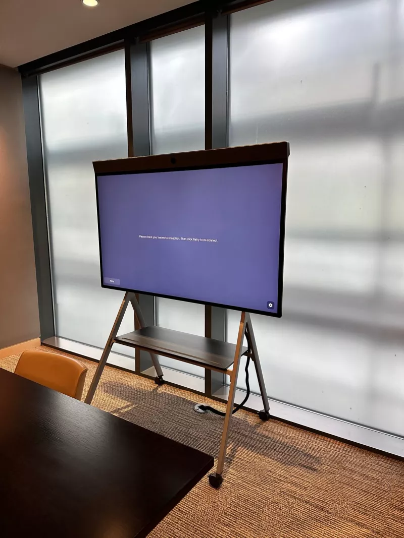 Neat Board on its stand at first power up, with a message asking for the network connection to be checked